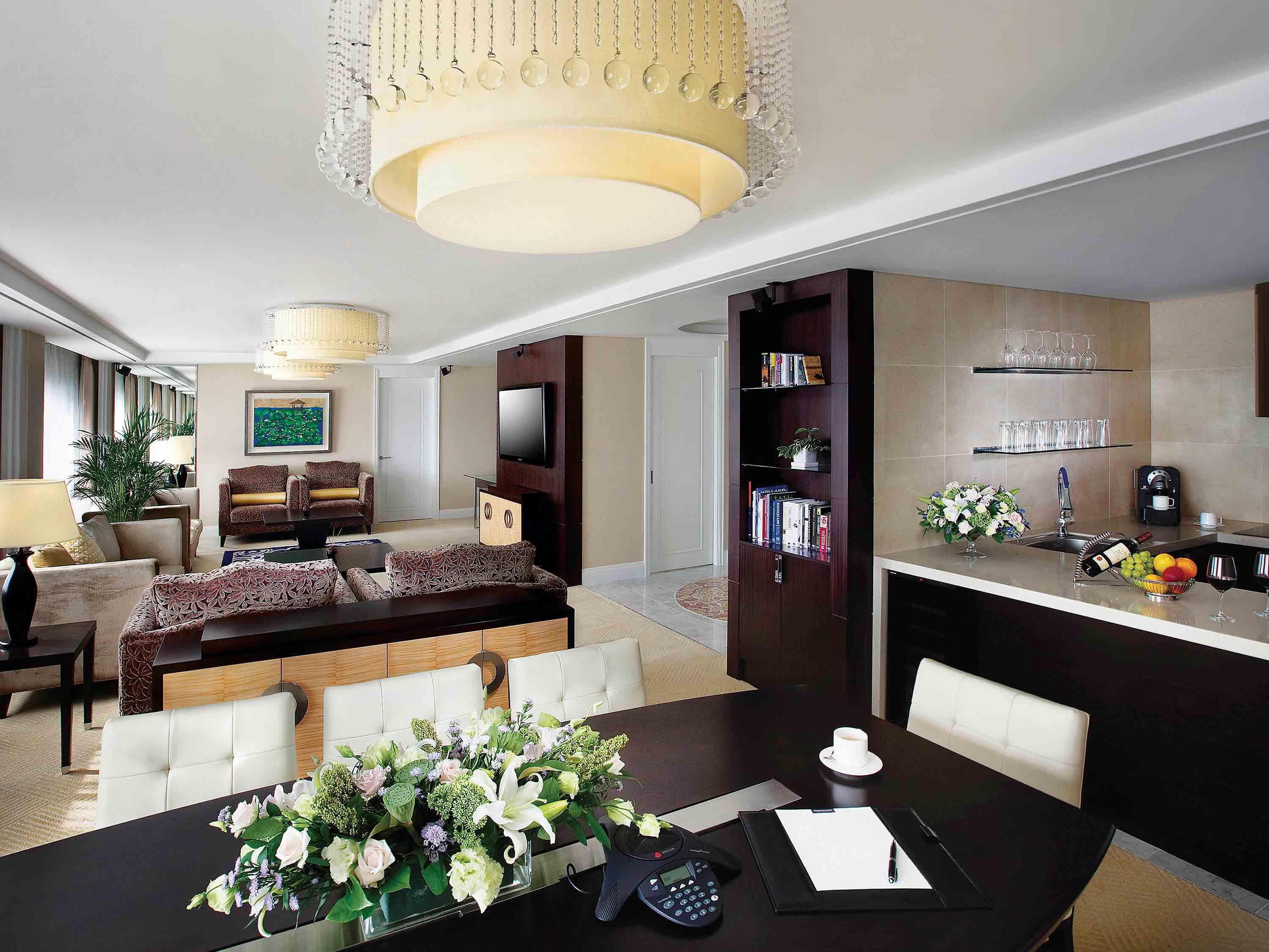 酒店 The Ambassador - A Pullman 5*